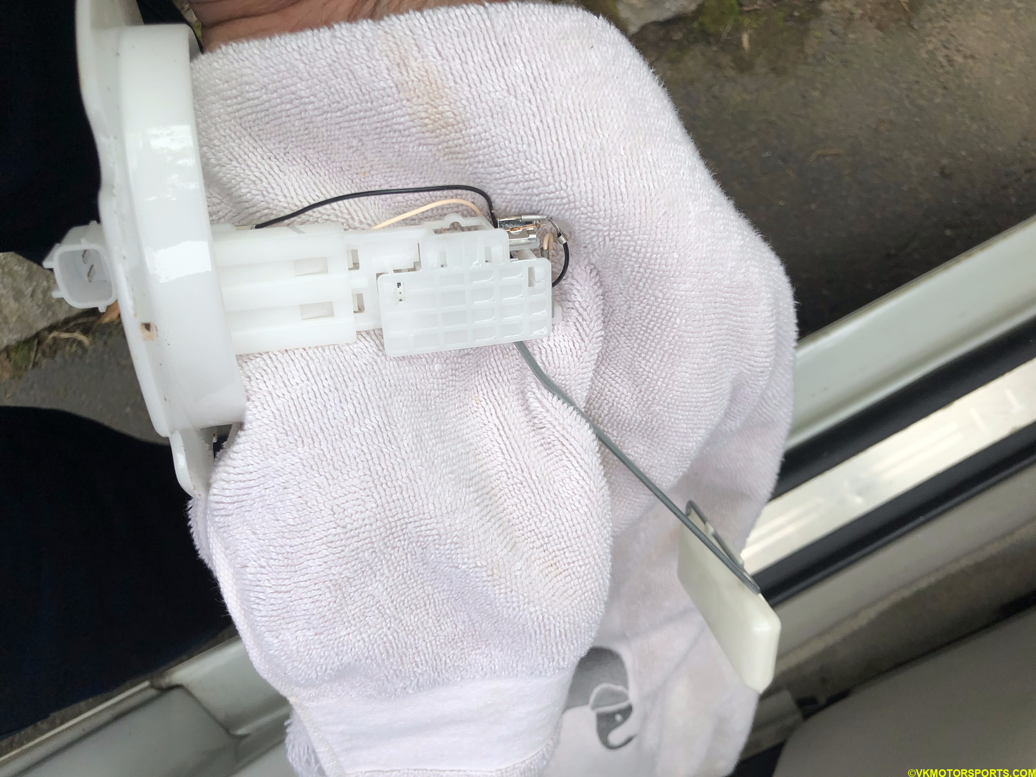 Figure 12. Place sensor on clean towel