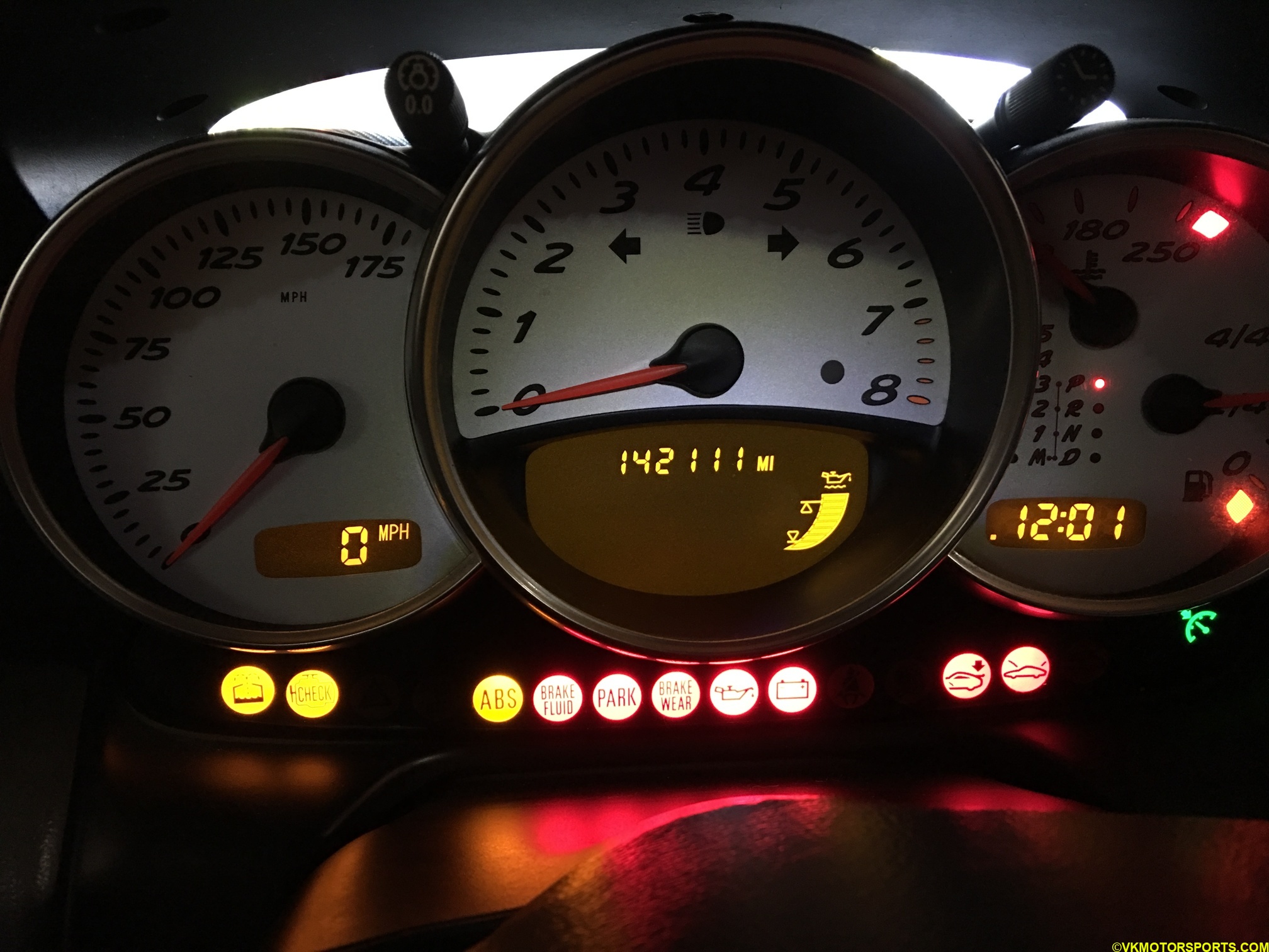 Figure 18. Engine oil indicator shows maximum level