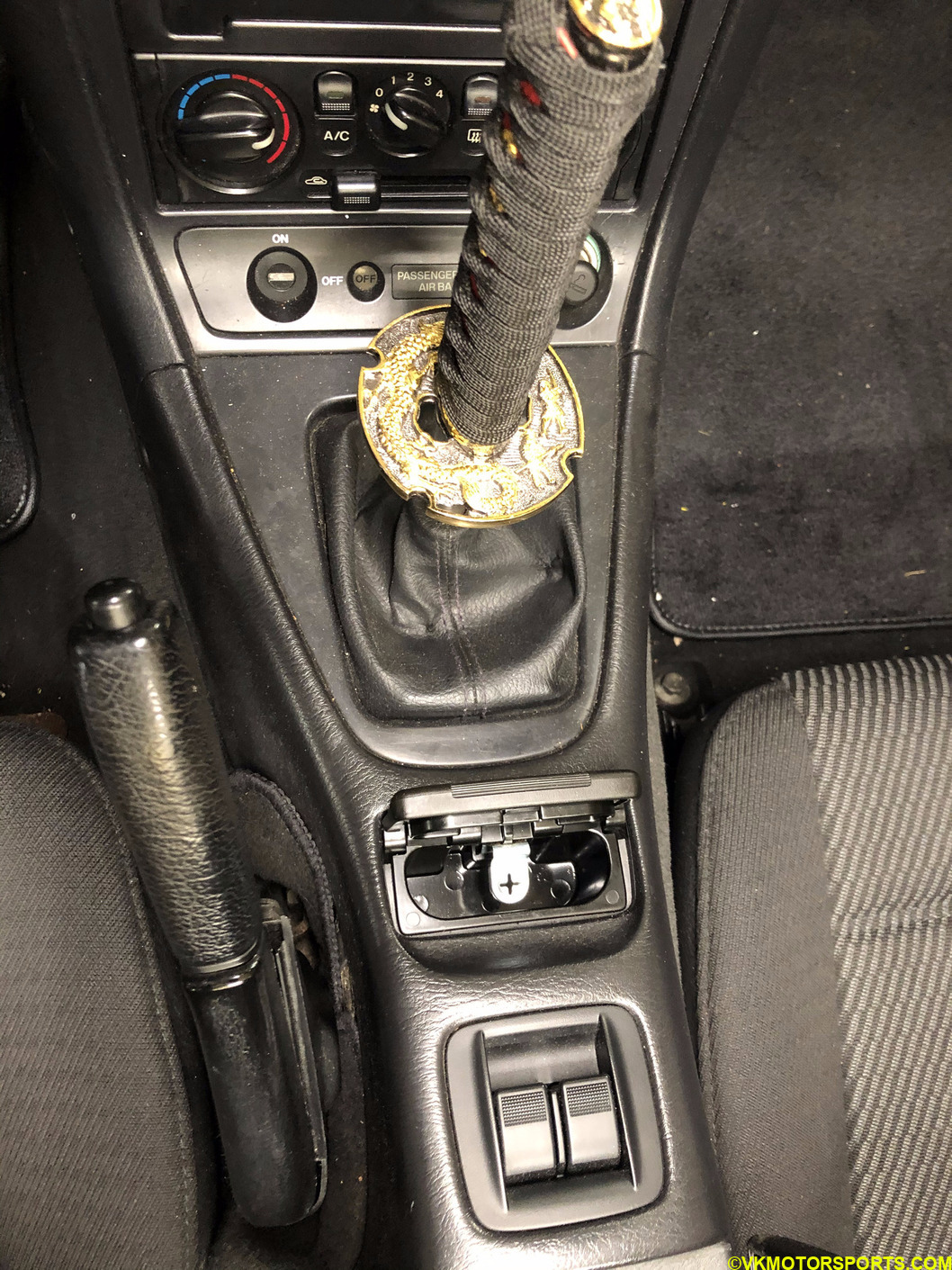 Figure 2b. Shift knob and ashtray 