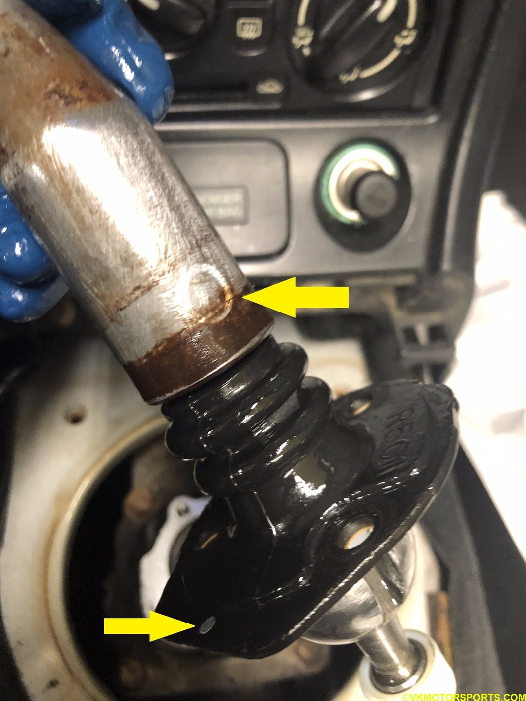 Figure 11a. White spots on the shifter shaft and the boot