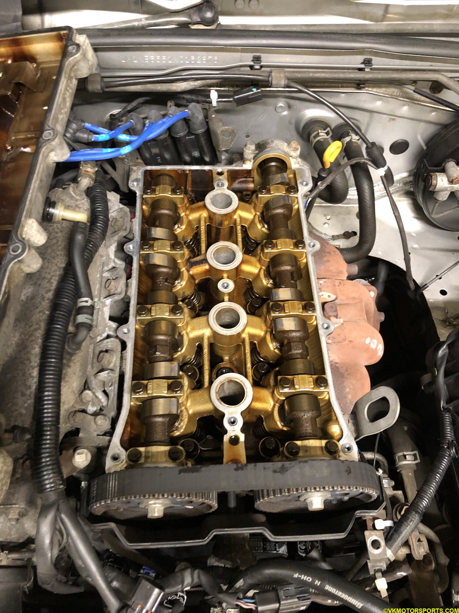 Figure 12. Lift the valve cover out